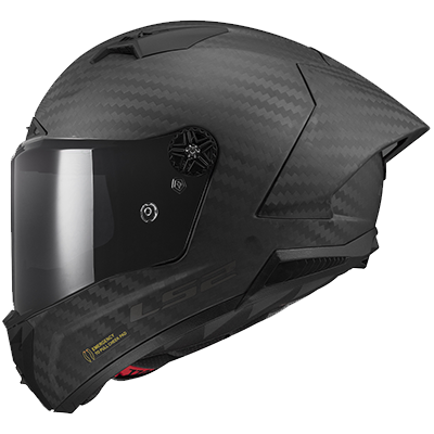 Capacete preto fosco para motociclista com viseira escura e acabamento em fibra de carbono.