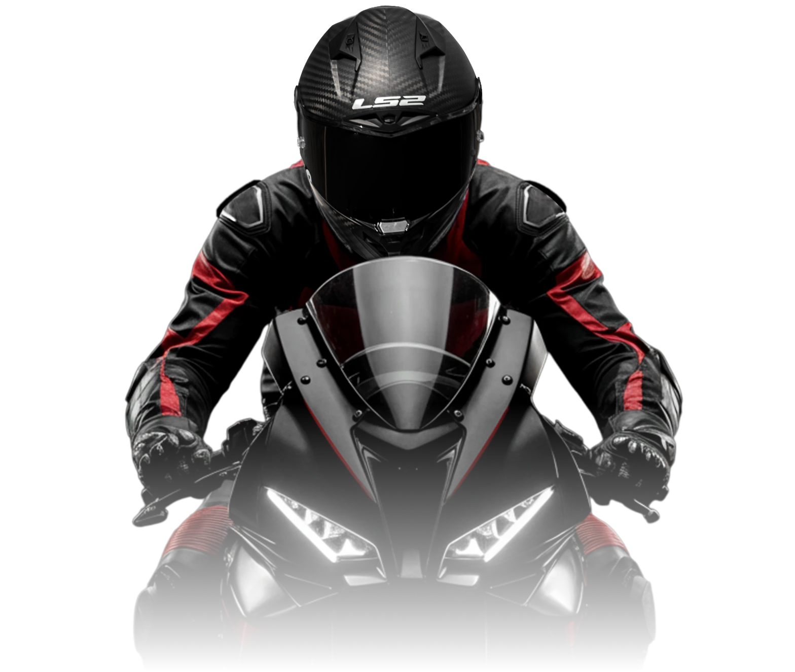 Motociclista vestindo traje preto e vermelho e capacete preto, guiando uma motocicleta esportiva preta com faróis LED acesos.