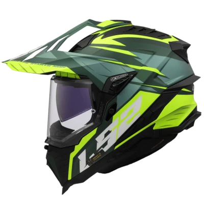 Capacete de motociclista em tons de verde com detalhes amarelo fluorescente e viseira transparente.